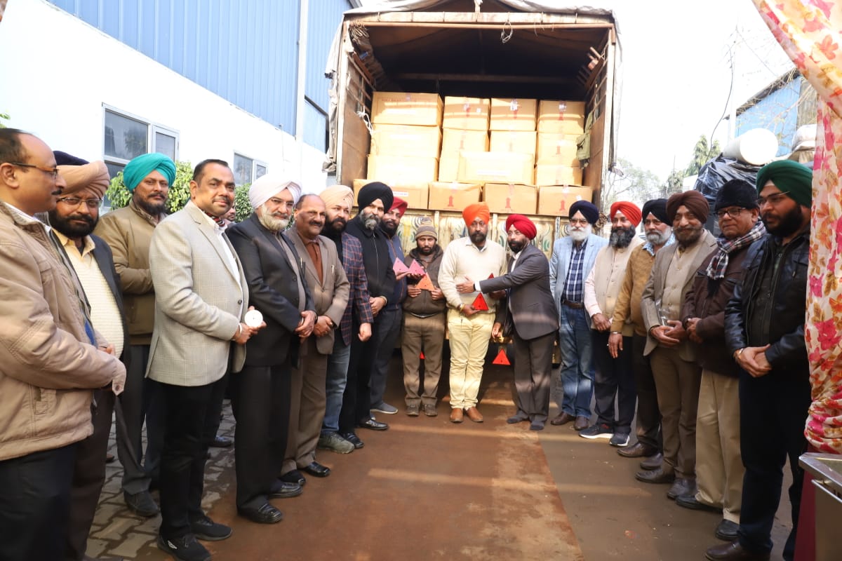 FICO distributed reflectors amongst Truck Drivers under Traffic Awareness Week, an initiative by Ludhiana Police