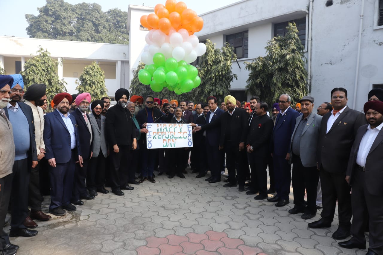 Shri D.L. Sharma MD Vardhman Group & Shri Jaswinder Singh Bhogal MD Uniparts India Limited unfurled the National Flag at MSME Development Institute.